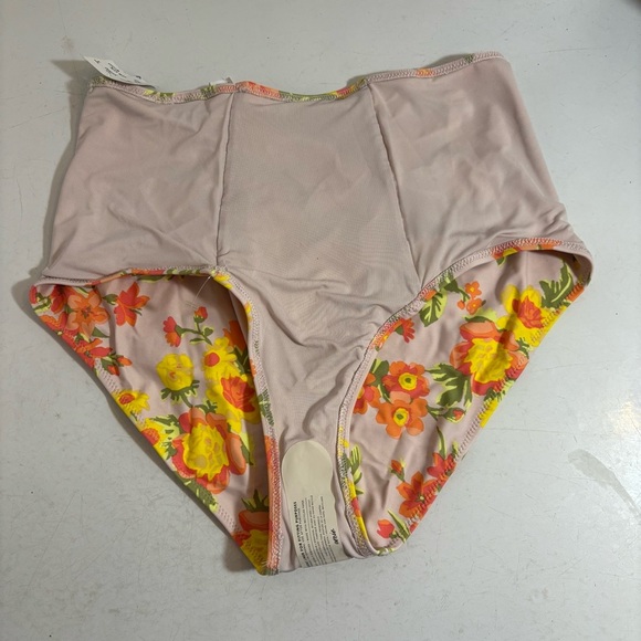 BNWT Aerie women’s floral high waisted bikini swim bottoms in size medium - Picture 3 of 7